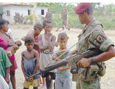 Regards d'enfants touchés par la guerre